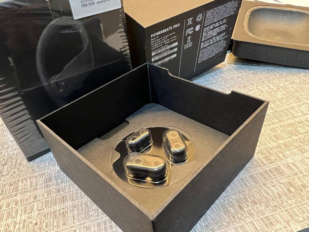 Powerbeats pro wireless earphones black hot sale