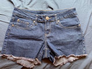 (Category: ) located in . Submitted by chaerin_collections (Listing ID 1190812627, Image 1). Description: .