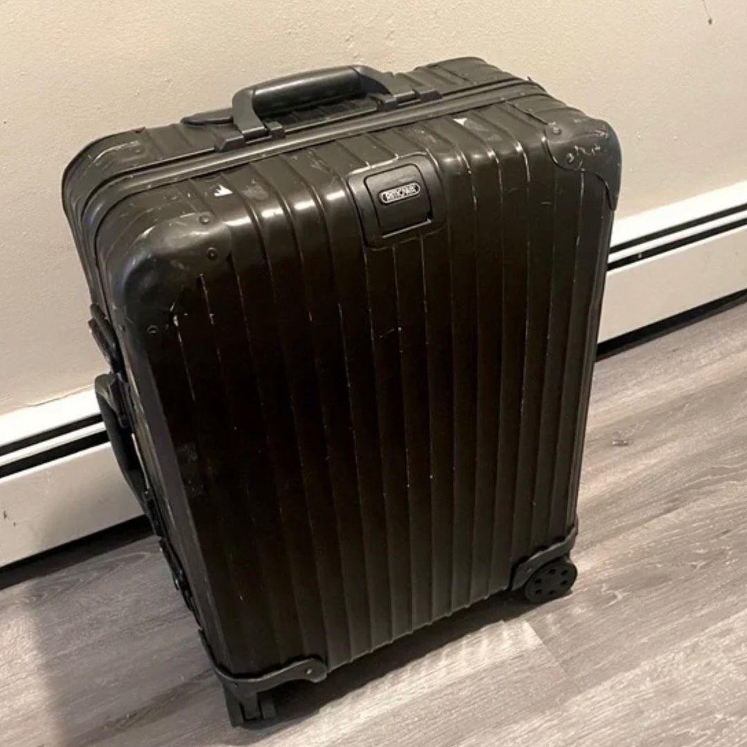 Rimowa Classic Cabin Carry-On Suitcase in Black - Aluminium - 21,7x15,8x9,1