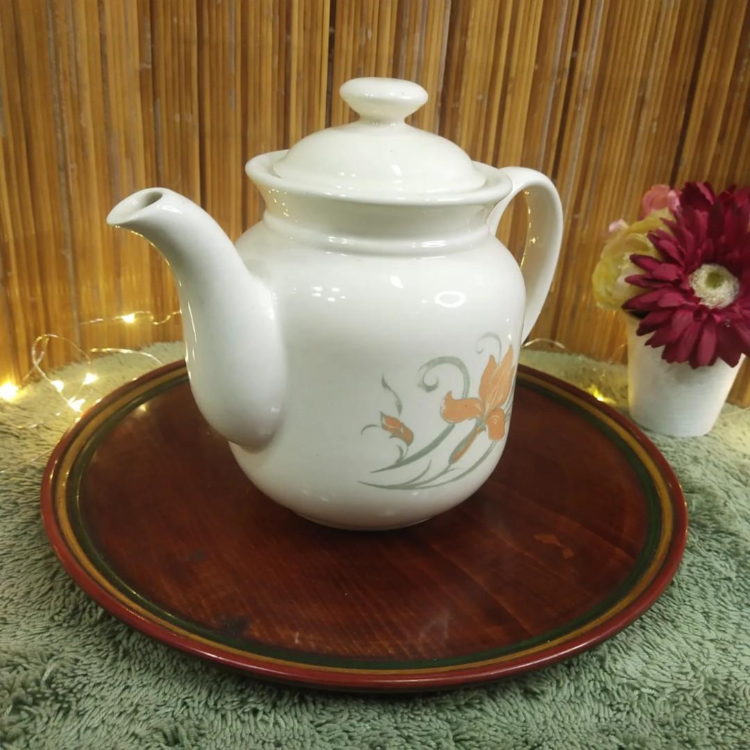 Staffordshire England Coffeepot (Category: Coffee & Tea Tableware) located in Malolos. Submitted by jestrelita (Listing ID 1190710067, Image 3). Description: Staffordshire England Coffeepot P680 - made by Staffordshire Tableware England - 17cm ht ceramic teapot - very good condition 👍💯👍💯👍💯👍.