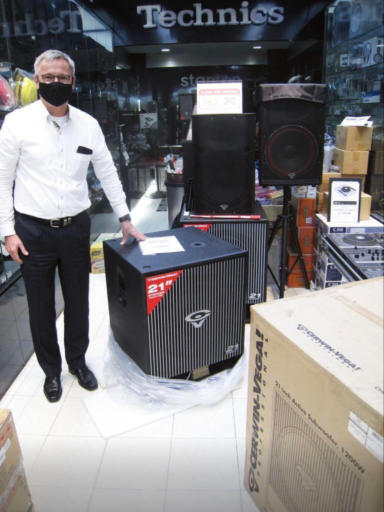 Cerwin vega 21 inch powered sub 2025