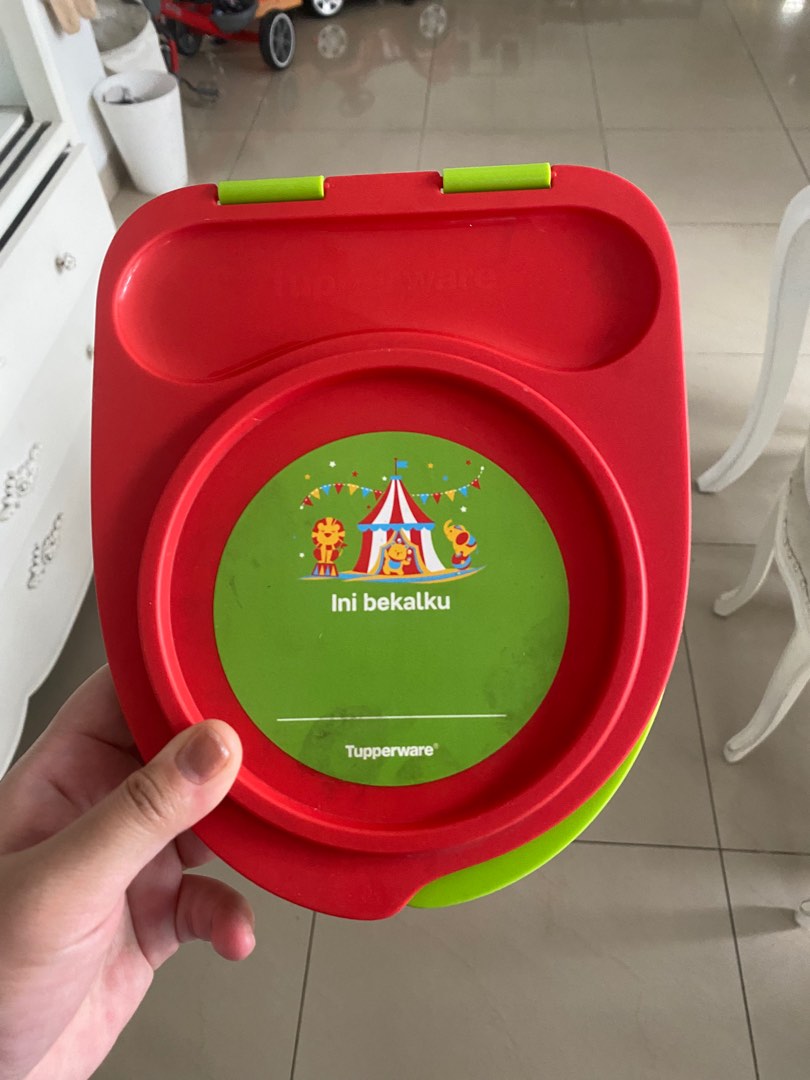 tempat makan tupperware, Kitchen & Appliances on Carousell