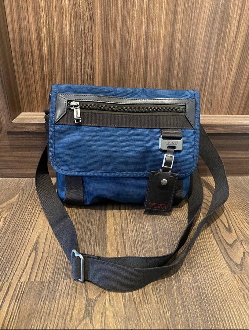 TUMI eastern flap crossbody LIKE NEW Fesyen Pria Tas Dompet