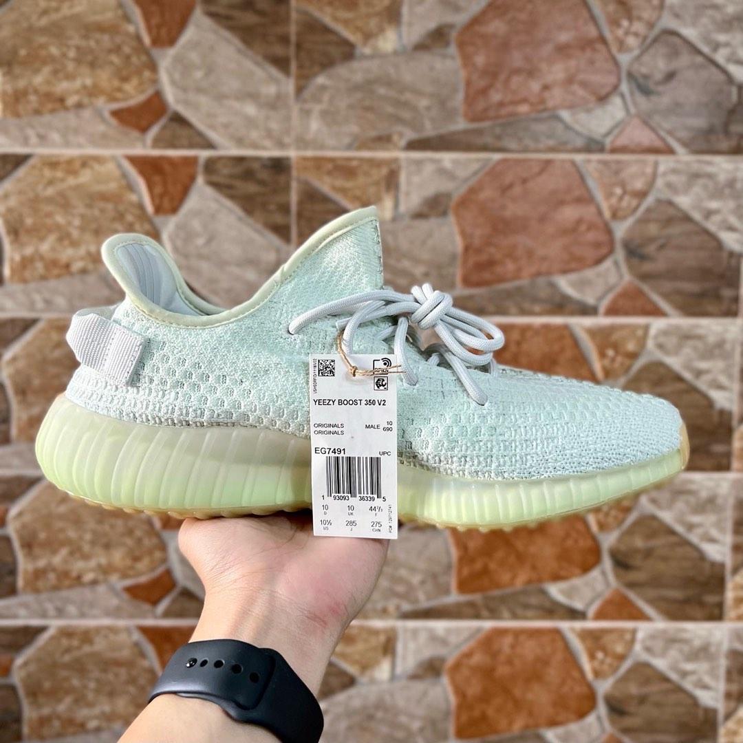 YEEZY 350 HYPERSPACE 2022 10.5US, Men's Fashion, Footwear, Sneakers on  Carousell