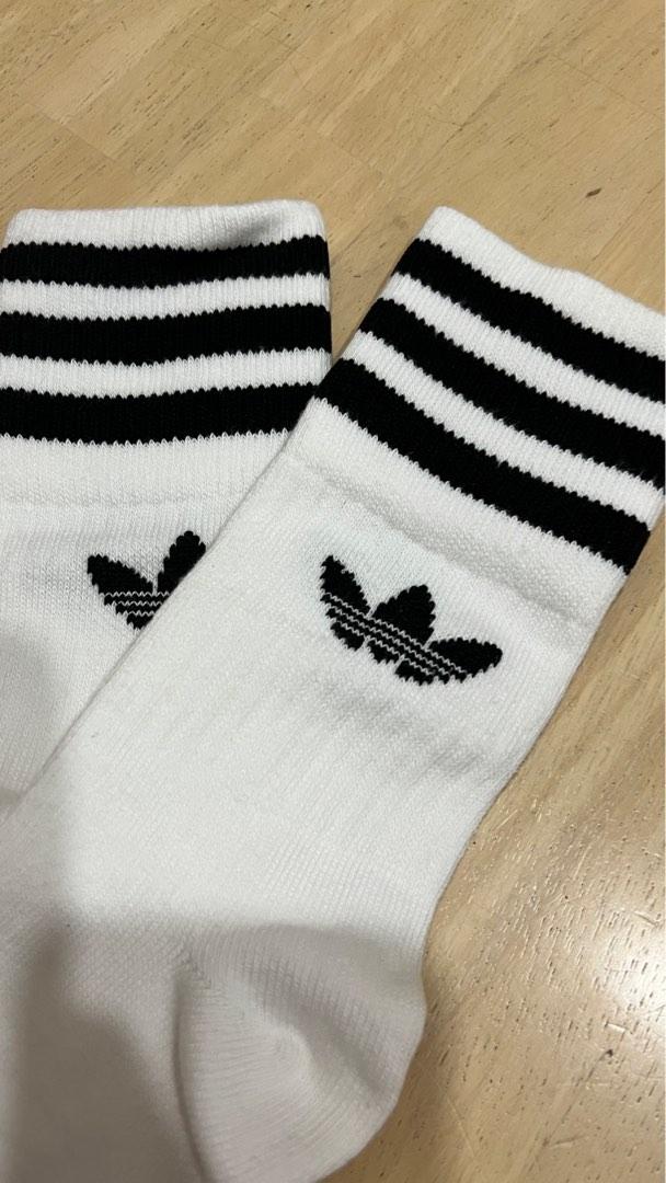ADIDAS SOLID CREW SOCKS (Category: Socks) located in Singapore. Submitted by worldwidesale (Listing ID 1191079113, Image 1). Description: Condition: 10/10 Size: (39-42) Brand new. Authentic. Selling as individual as I only need 1 pair. No packaging as it was thrown away. -Crew length -84% cotton / 13% polyester / 2% nylon / 1% elastane knit/ -Ribbed cuff Color: White / Black Product code: S21489 🚫NO MEETUPS 🚫NO refund once sold 👉Not for fussy 