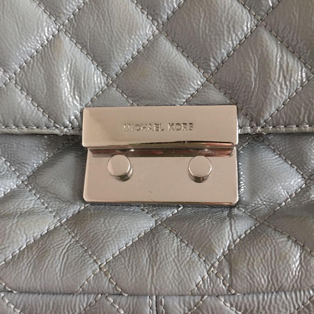 AUTHENTIC MICHAEL KORS with tag in baby blue (Category: Luxury Bags & Wallets) located in Leyte. Submitted by byebabies (Listing ID 1190923706, Image 2). Description: Has color transfers. BAWAL SA MAARTE PWEDE SA MADISKARTE. I dont know how to remove the transfer. hindi naman halata kasi mostly asa likod ng bag. PLEASE DO NOT OFFER IF YOU ARE NOT DECIDED TO GET THE ITEM. Lets not waste each others time. Be a responsible buyer. I WILL BE POSTING J