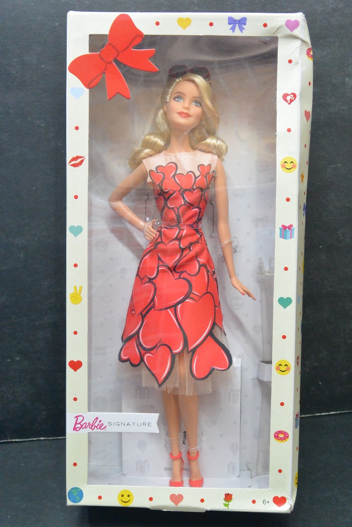Barbie Celebration Doll FXC74, 興趣及遊戲, 玩具 & 遊戲類 - Carousell