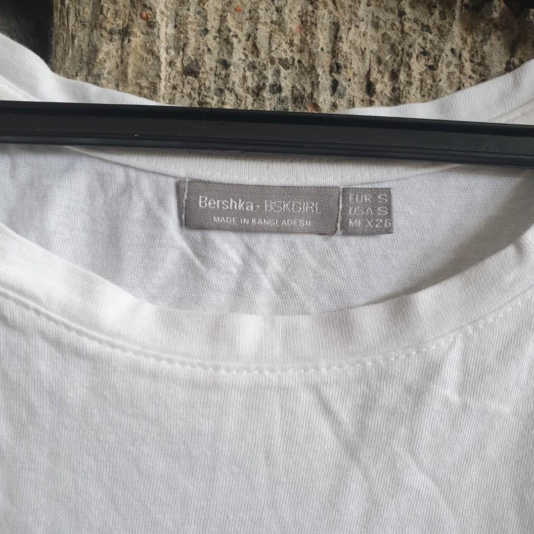 Bershka Sleeveless Top (Category: Sleeveless) located in Valenzuela. Submitted by phase2shop (Listing ID 1190943960, Image 2). Description: small to medium no flaws.