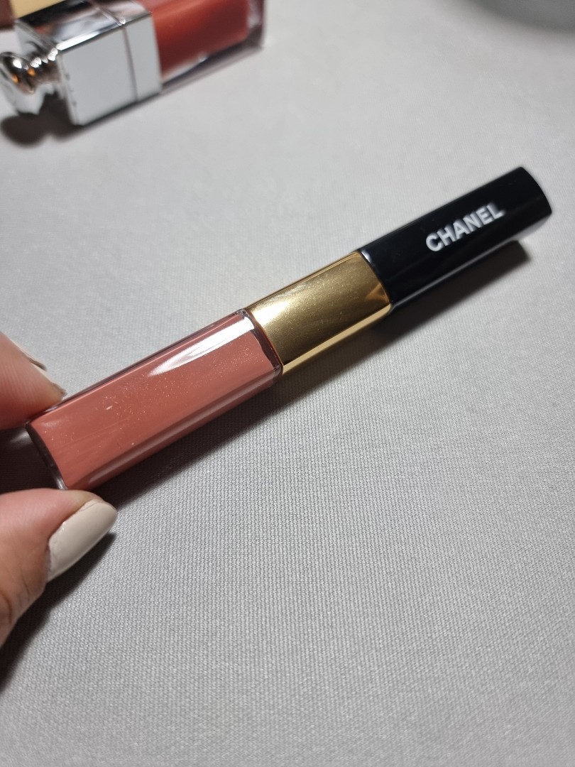 Chanel Le Rouge Duo Ultra Tenue Gloss in TENDER BEIGE