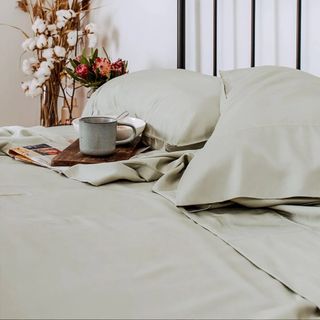 (Category: ) located in . Submitted by comfybeddings (Listing ID 1190979908, Image 1). Description: .