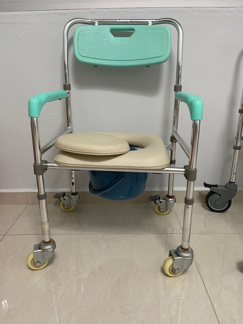 Commode Chair, Health & Nutrition, Assistive & Rehabilatory Aids, Adult ...