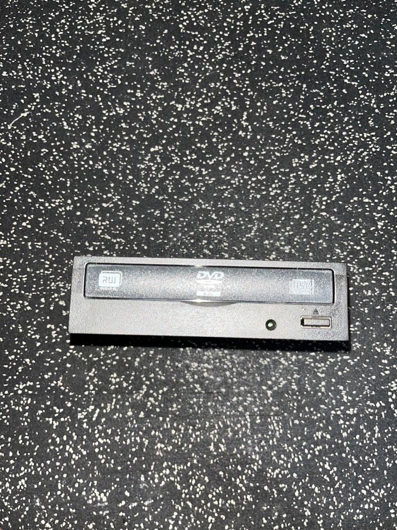 Computer CD Reader (Category: Computer Parts) located in Singapore. Submitted by astrivm (Listing ID 1190916343, Image 1). Description: Well used Still working condition.