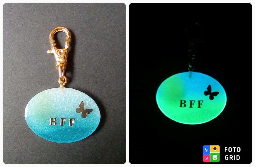 Glowing keychain outlet