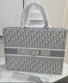 (Category: ) located in . Submitted by designerfashion.sydney (Listing ID 1191004846, Image 1). Description: .
