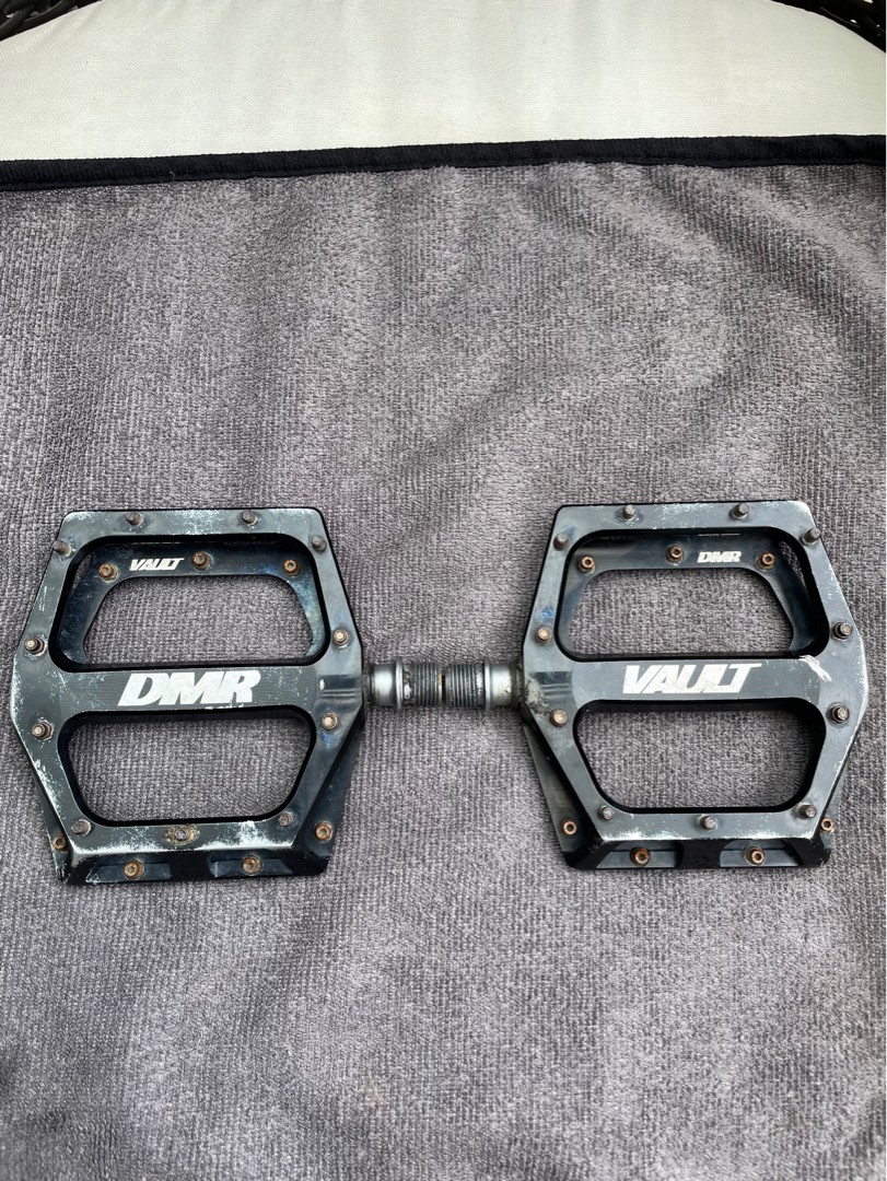 DMR Vault Flat Pedals Well Used Visual Wear Fully Working, Sports