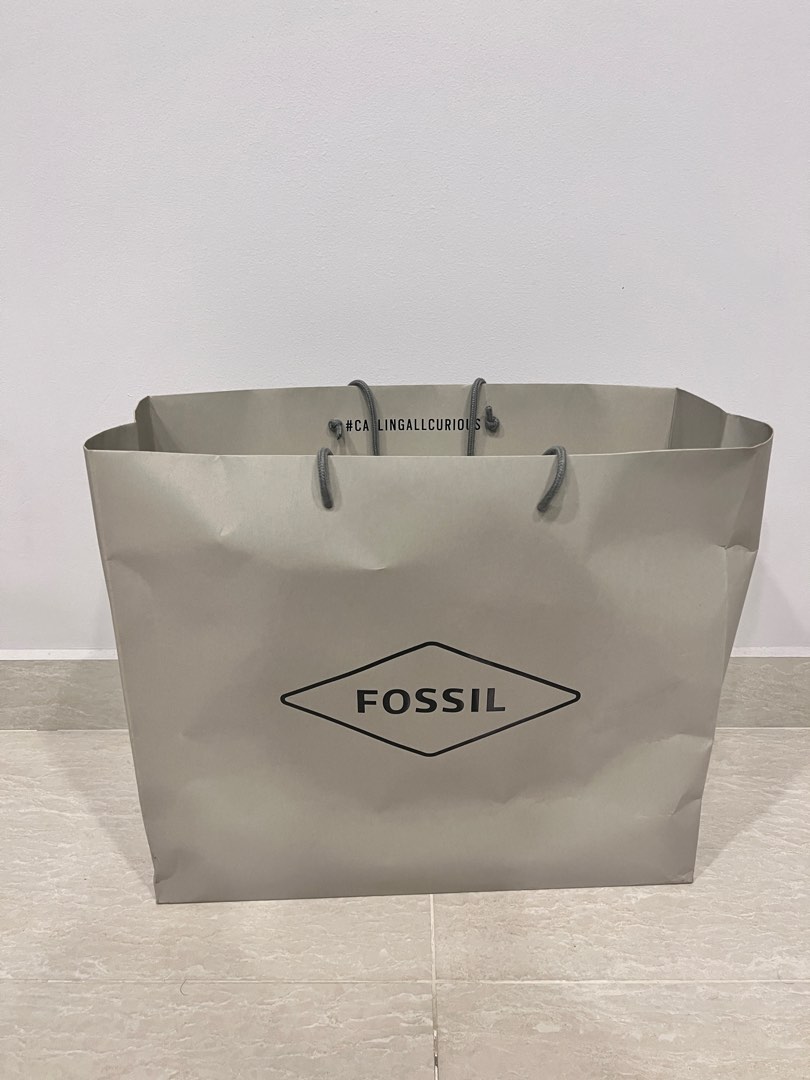 FOSSIL Evan Messenger Bag, Luxury, Accessories on Carousell