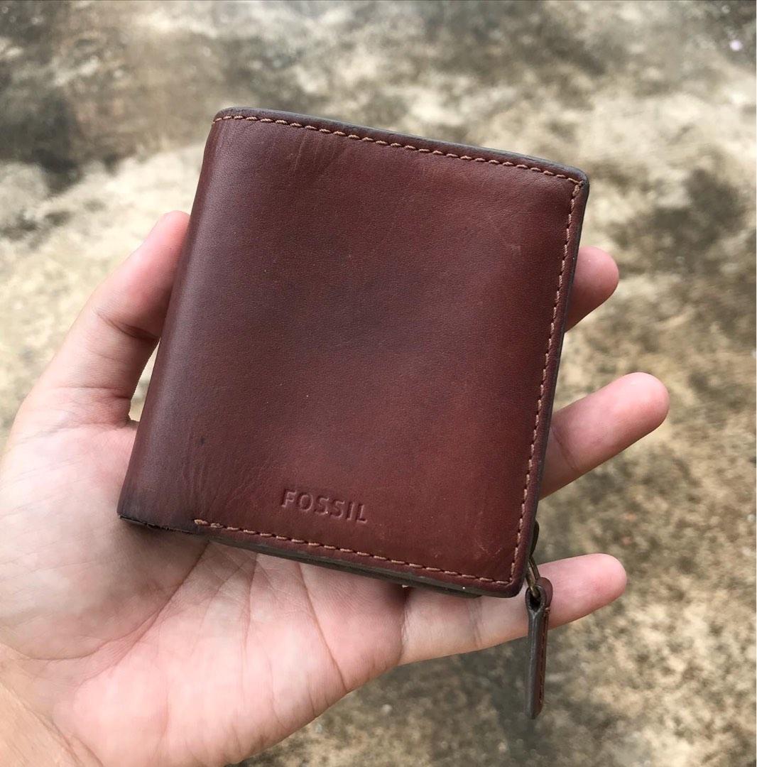 FOSSIL Leather Short Wallet Original, Men's Fashion, Watches