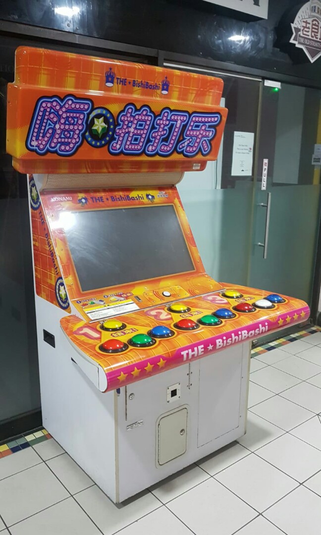 moving! Gaming machine 200.. self collect at Selegie ..call 90899511