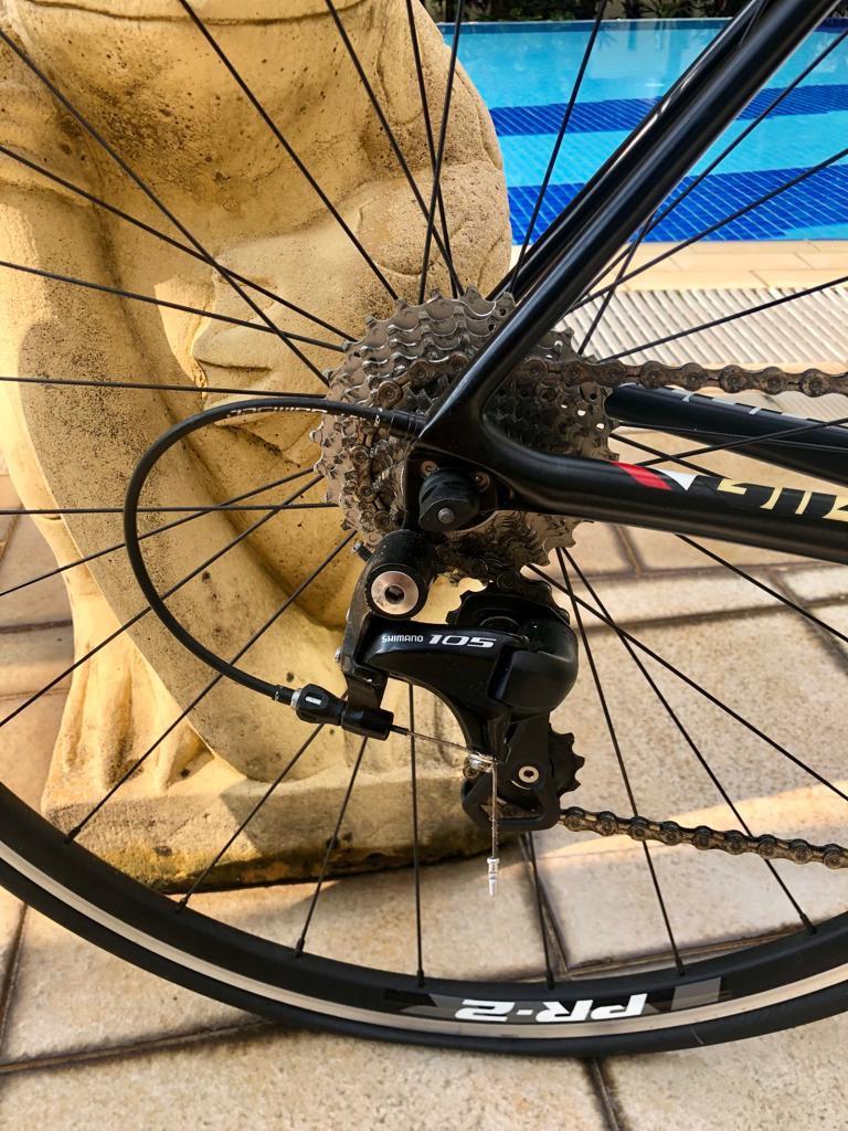 Giant Carbon frame road bike, Sports Equipment, Bicycles & Parts