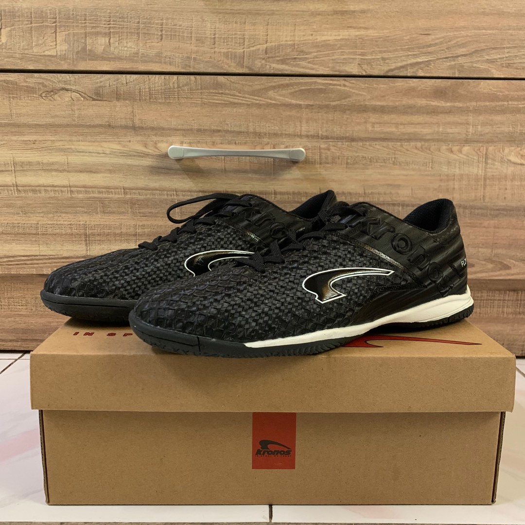 Kasut futsal kronos outlet