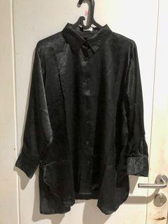 Kemeja Silk Hitam