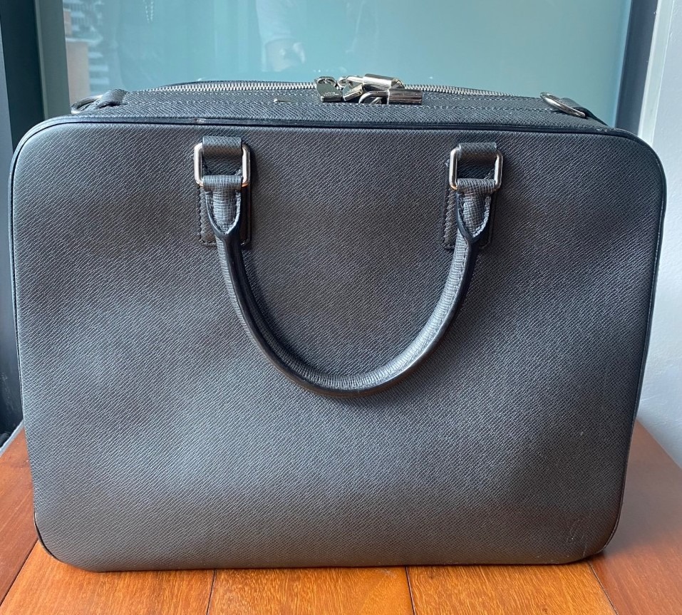 LOUIS VUITTON Neo Alexander Briefcase (Taiga Leather)