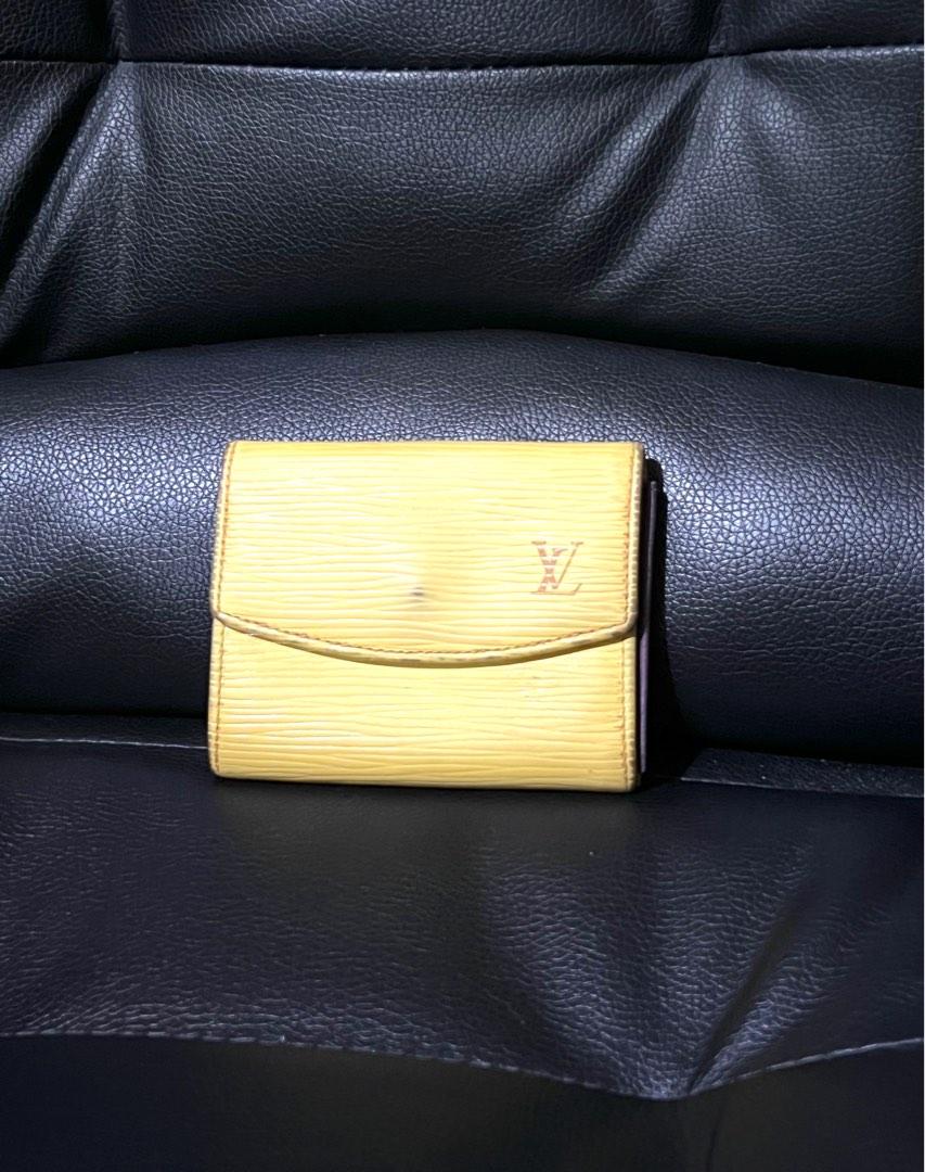 💯LV coin purse cardholder (Category: Luxury Bags & Wallets) located in Quezon City. Submitted by KK_declutterluxx (Listing ID 1190954381, Image 1). Description: 💯Auth LV Epi yellow coinpurse cardholder - well used, not brand new! Please expect signs of use - bawal sa maarte -please check all photos Sf sagot ni buyer QC location.