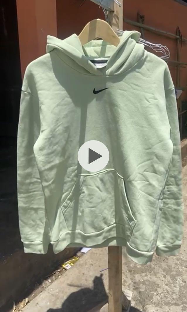 Mint green nike clothing deals