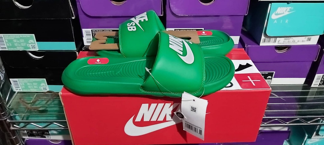 Nike SB Victori One Slides Green White, Men's Fashion, Footwear, Slippers u0026  Slides on Carousell