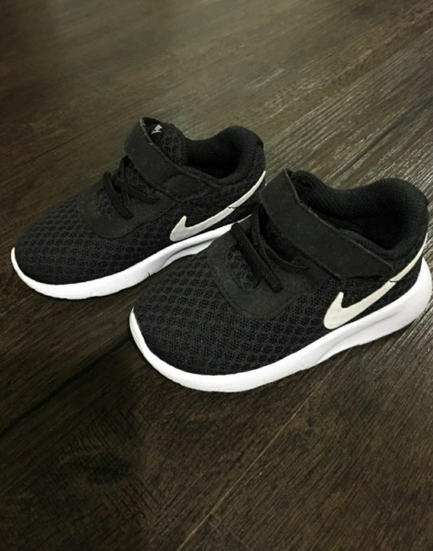 infants nike shoes