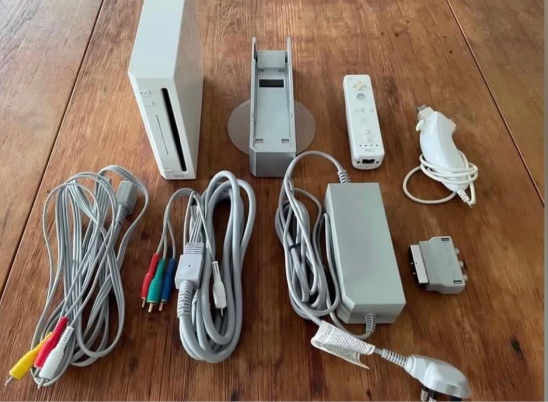 Nintendo Wii Console + controllers, Video Gaming, Video Game Consoles