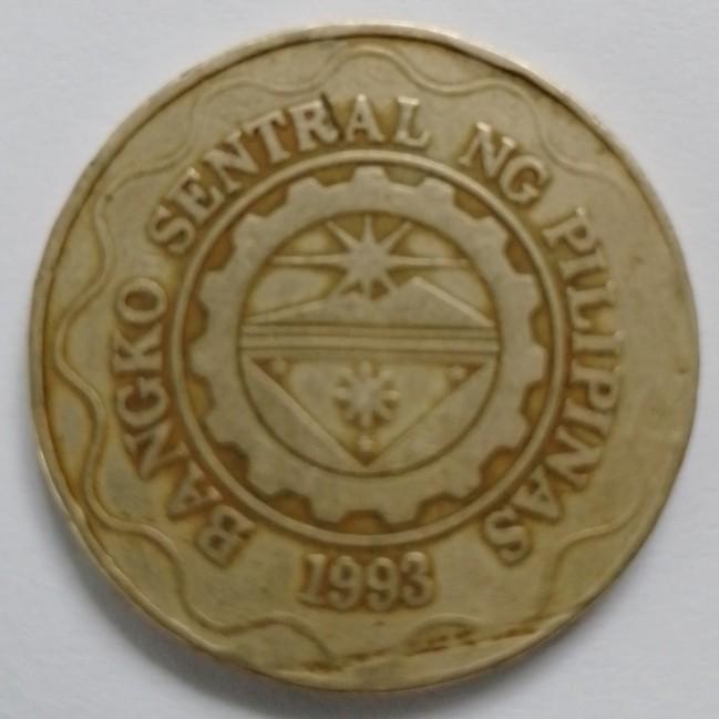 Rare 5 peso error coin (Category: Currency) located in Victoria. Submitted by Shop_with_Joy (Listing ID 1191007633, Image 2). Description: .