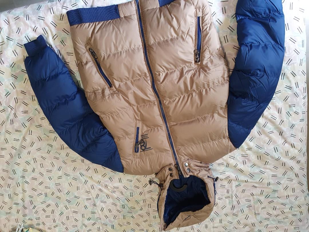 Smart down jacket (Category: Coats, Jackets and Outerwear) located in Singapore. Submitted by goodsharela (Listing ID 1190943682, Image 1). Description: smart and beautiful.