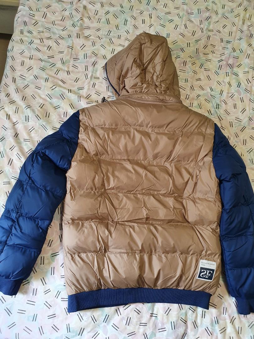 Smart down jacket (Category: Coats, Jackets and Outerwear) located in Singapore. Submitted by goodsharela (Listing ID 1190943682, Image 2). Description: smart and beautiful.