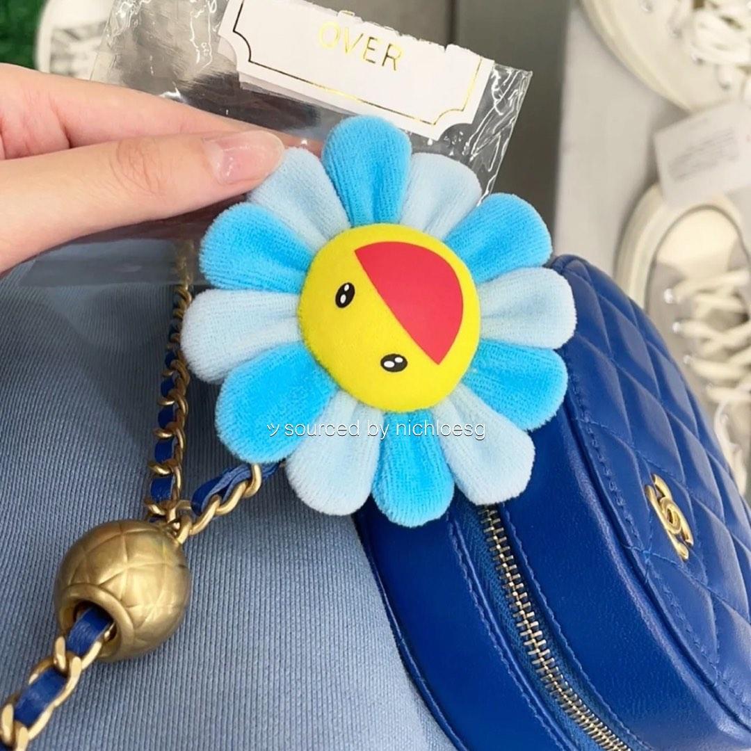  Takashi Murakami Flower Keychain Flower Emoji Keychain B :  Clothing, Shoes & Jewelry