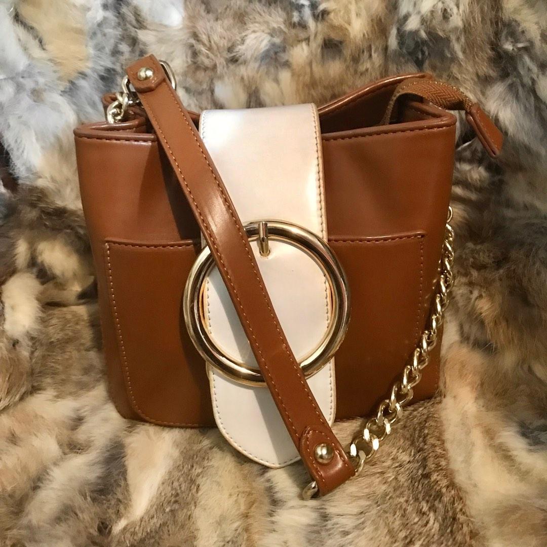 Shoulder bag (Category: Shoulder Bags) located in Pasig City. Submitted by hanjeongsik (Listing ID 1191086731, Image 3). Description: **PLEASE READ** > Color: White, Brown, Gold > Hardware: sobrang shiny pa rin > Inner: divider, 1 open pocket, 1 zipped pocket, no flaws > Zipper: working just fine > Closure: Magnetic clasp > Short strap: New, perfect condition > Long strap: Flawed see photo Kindly check each photo for minor flaws and please manage