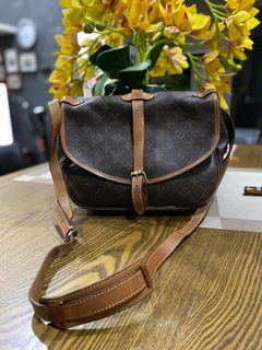 Vintage Louis Vuitton Saumur 30 monogram canvas