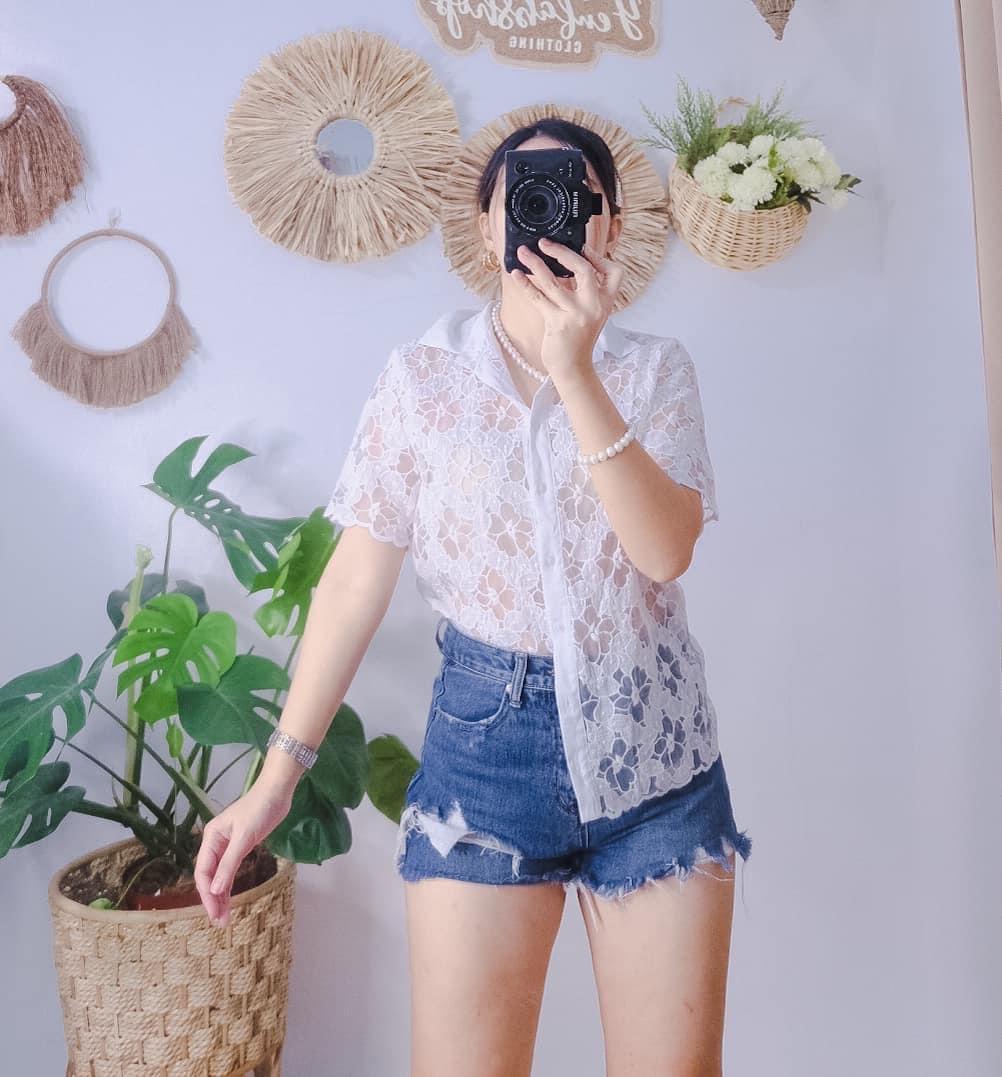 White Floral Blouse (Category: Blouses) located in Manila. Submitted by marvellous13 (Listing ID 1190950554, Image 1). Description: Size S-M White Floral See Through Blouse Like New Used Once.