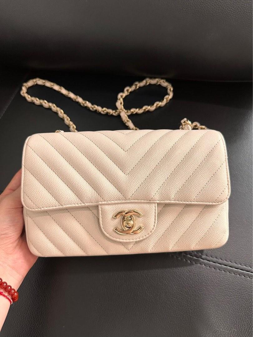 18C CHANEL CHEVRON IVORY NUDE MINI RECTANGLE, Luxury, Bags & Wallets on  Carousell