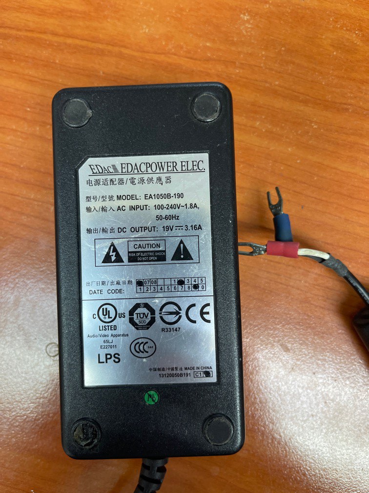 AC - DC adaptor ; 19v 3.16 A, Computers & Tech, Parts & Accessories ...