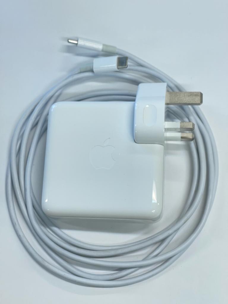 Apple 61W USBC Power Adapter with 2M USBC to USBC Cable 蘋果61W USBC