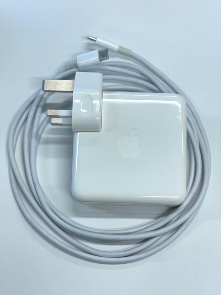 Apple 61W USBC Power Adapter with 2M USBC to USBC Cable 蘋果61W USBC