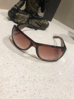Beautiful Tortoiseshell Sunglasses ♦️** ONLY ..$10.00**♦️
