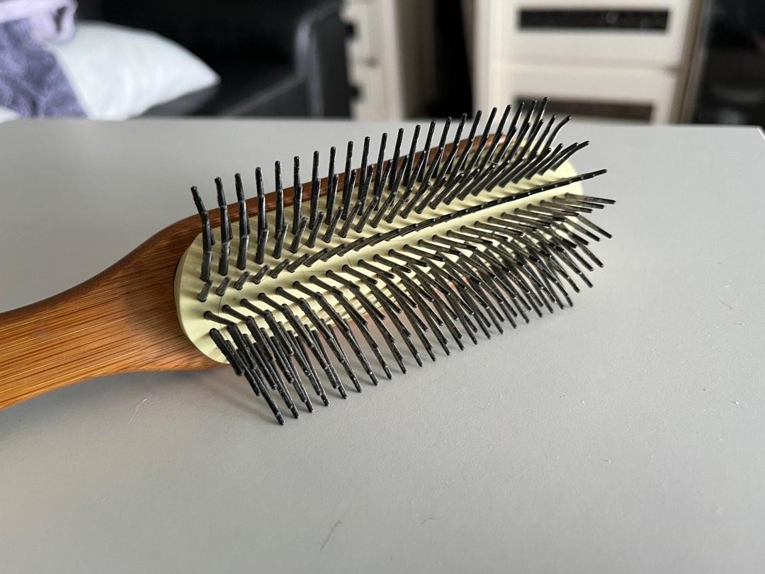 Body Shop Hair Brush, Beauty & Personal Care, Hair on Carousell