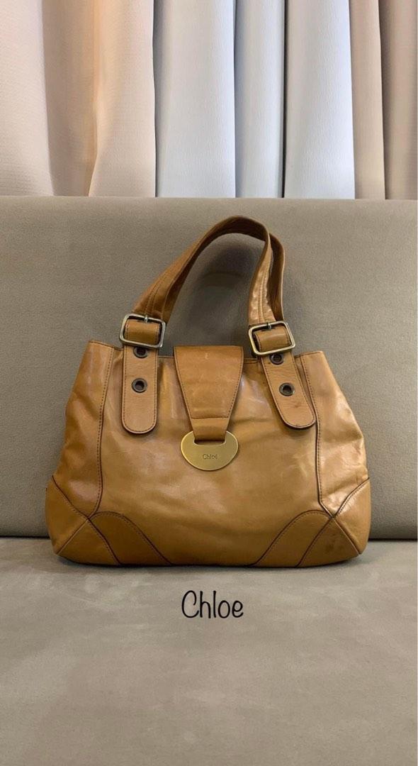 Chloe Leather Handbag (Category: Luxury Bags & Wallets) located in Paranaque City. Submitted by katlouieleandicho (Listing ID 1191234805, Image 2). Description: 💯Authentic #Chloe Leather Handbag Made in Italy Rank AB Price : P4.5K.