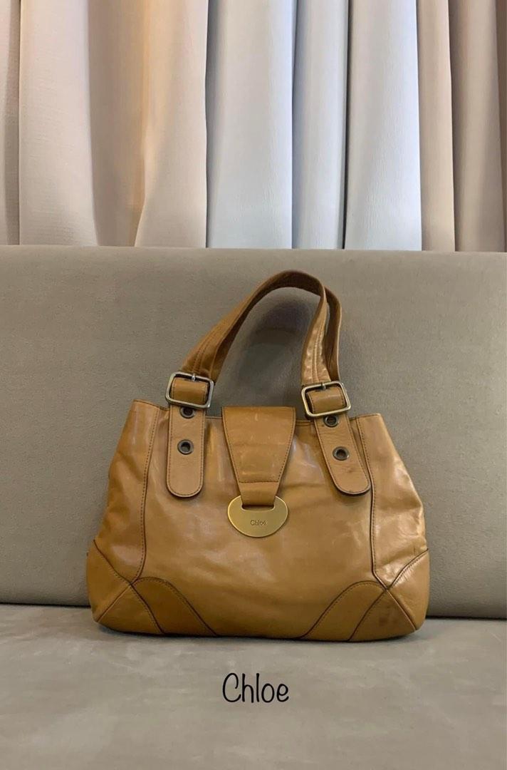 Chloe Leather Handbag (Category: Luxury Bags & Wallets) located in Paranaque City. Submitted by katlouieleandicho (Listing ID 1191234805, Image 1). Description: 💯Authentic #Chloe Leather Handbag Made in Italy Rank AB Price : P4.5K.