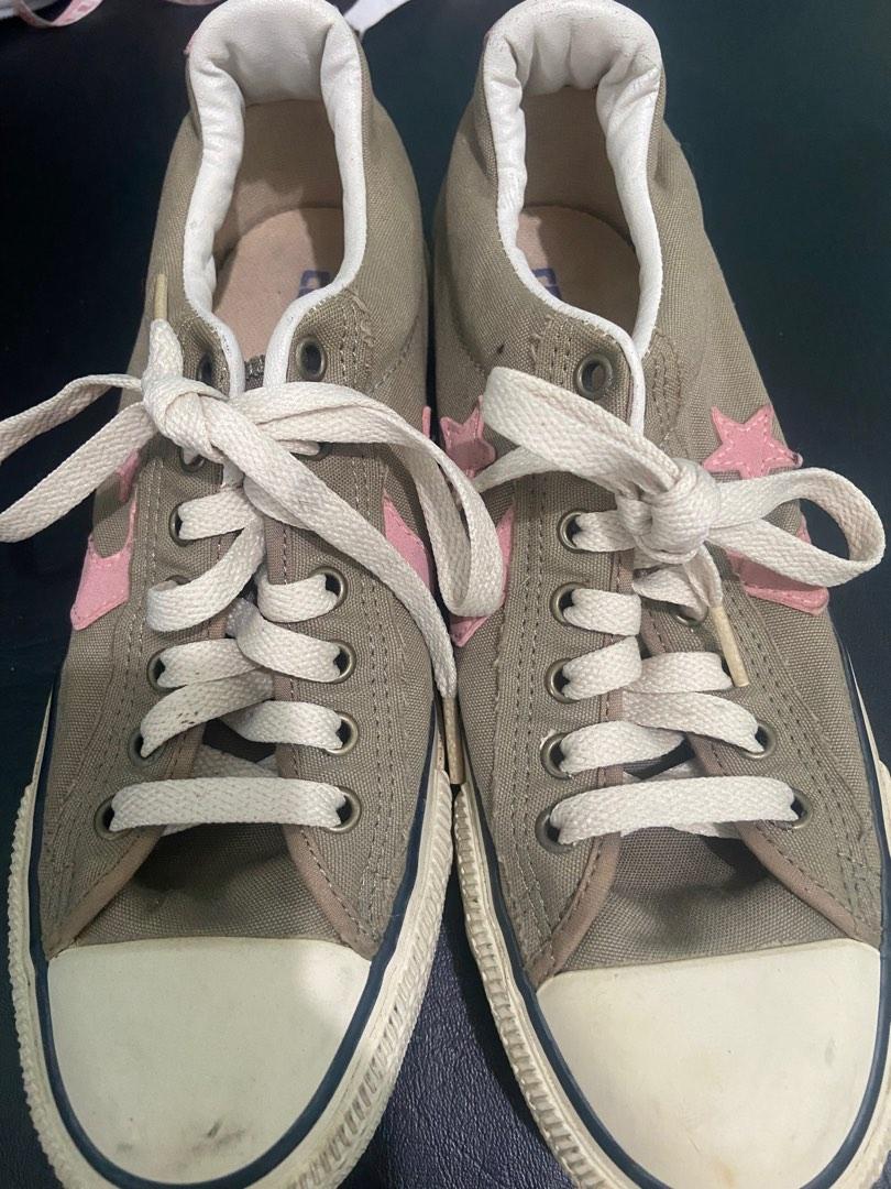 Converse Sneakers For Women (Category: Sneakers) located in Valenzuela. Submitted by sofiasticated.decluttering (Listing ID 1191113156, Image 1). Description: .
