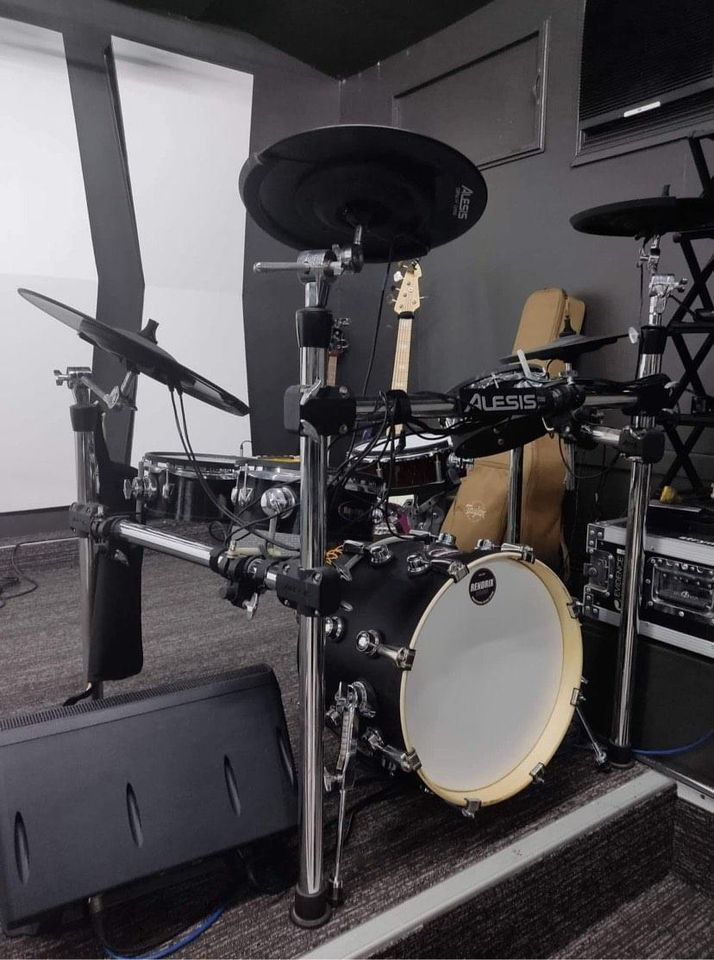 DM10 STUDIO KIT Professional SixPiece Electronic Drum Set, Audio