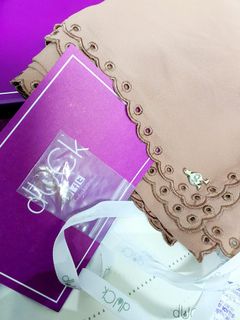 (Category: ) located in . Submitted by modesfilecouture (Listing ID 1191098804, Image 1). Description: .