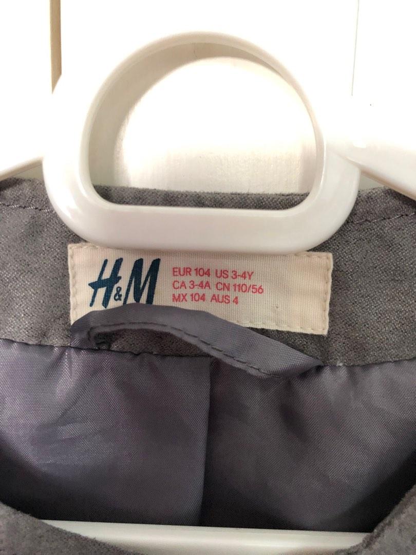 Jackets and outerwear (Category: Babies & Kids Fashion) located in Muntinlupa City. Submitted by tpb586 (Listing ID 1191103222, Image 2). Description: 1. Gray suede H&M moto jacket Size: 3-4 yo Price: P350.00 2. Baby Gap bubble jacket with attached hood Size: 3 yo Price: P350 3. Baby Gap butterfly water-resistant jacket Size: 3 yo Price: P250 4: Old Navy white and green fleece hoodie Size: 3 yo Price: P250 Shipping fee c/o buyer. Shipping via J&T